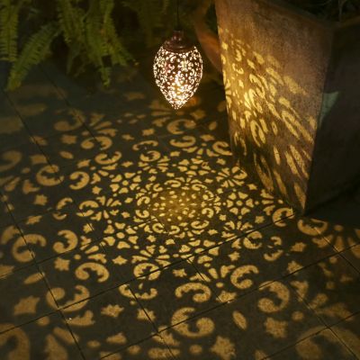 Lanterne solaire  pour un jardin accueillant 