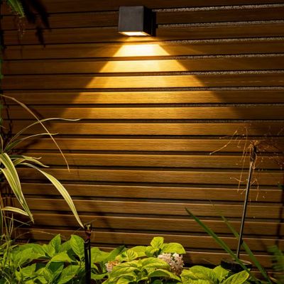 Luminaire exterieur mural design géométrique pour mise en valeur des murs